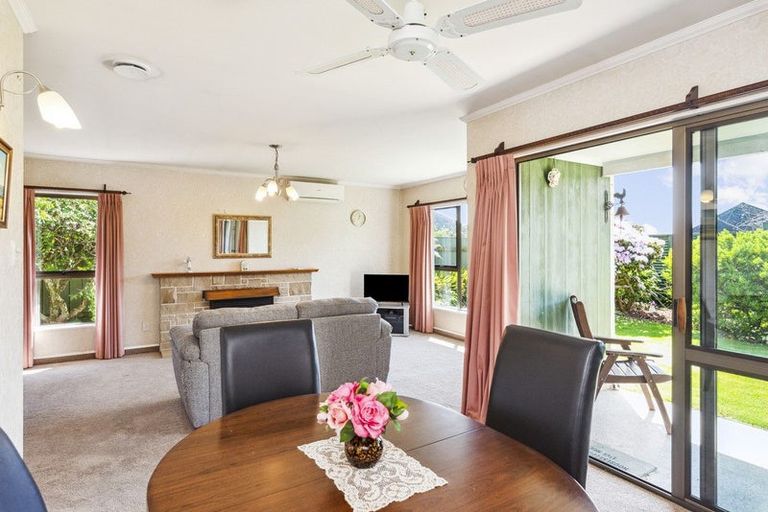 Photo of property in 50b Rewarewa Crescent, Waikanae, 5036