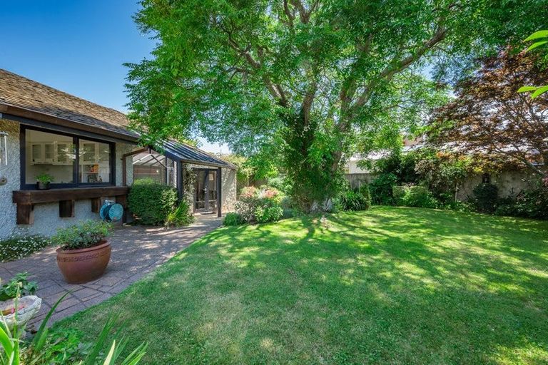 Photo of property in 11 Walnut Grove, Waikanae, 5036