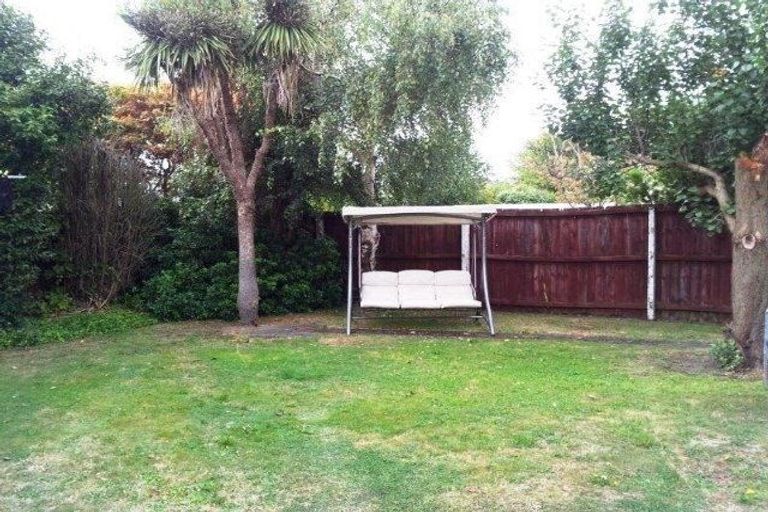 Photo of property in 2/10 Ashfield Place, Ilam, Christchurch, 8041