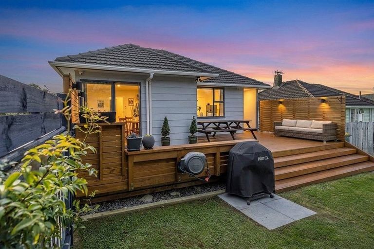 Photo of property in 110 Main Road, Titahi Bay, Porirua, 5022