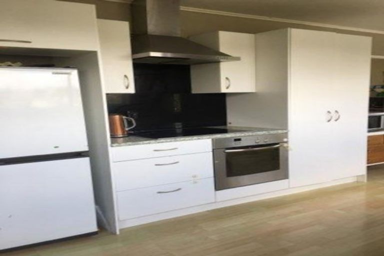 Photo of property in 16 Orton Street, Glenfield, Auckland, 0627