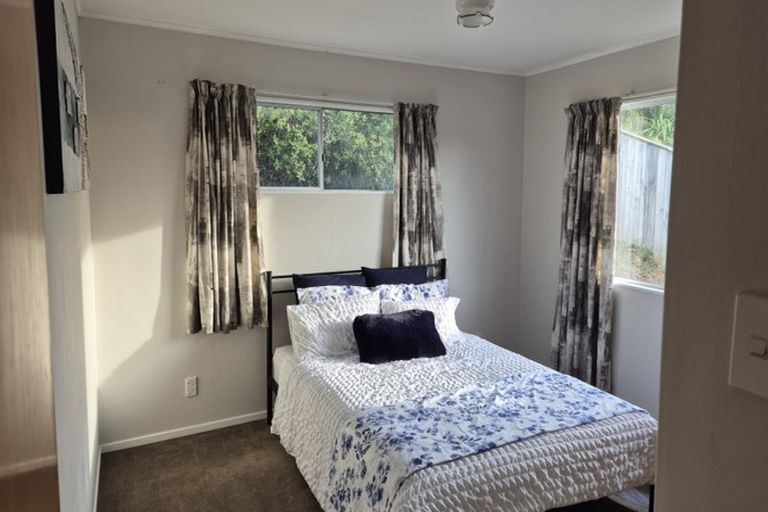 Photo of property in 68 Gloaming Hill, Titahi Bay, Porirua, 5022