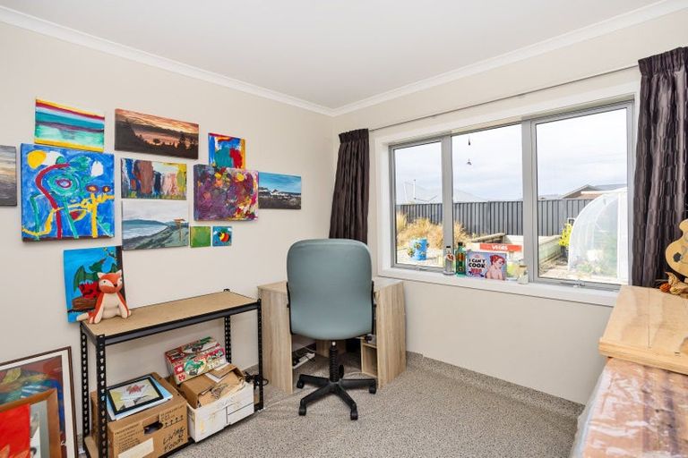 Photo of property in 21 Sunrise Drive, Seaward Bush, Invercargill, 9812