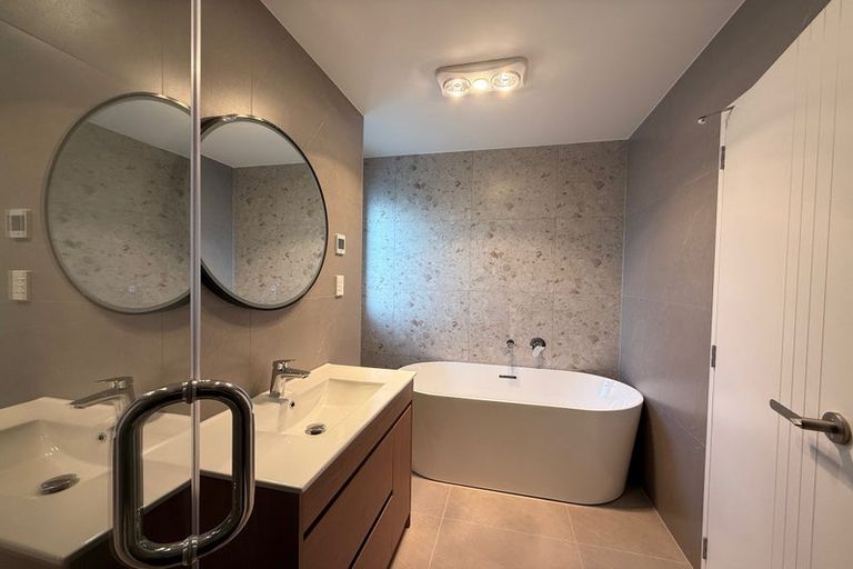 Photo of property in 192 Henwood Road, Westgate, 0814