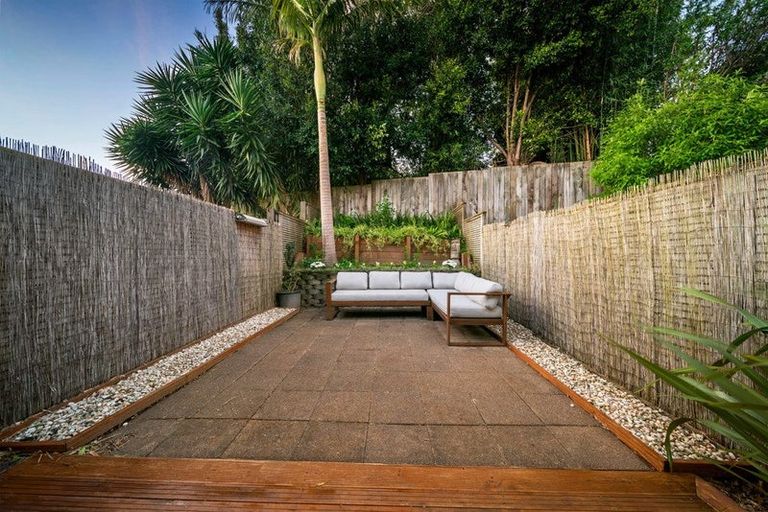 Photo of property in 3/206 Manuka Road, Bayview, Auckland, 0629