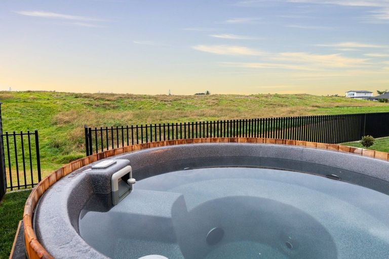 Photo of property in 28 Selliera Place, Papamoa Beach, Papamoa, 3118