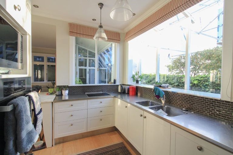 Photo of property in 16 Newman Terrace, Thorndon, Wellington, 6011