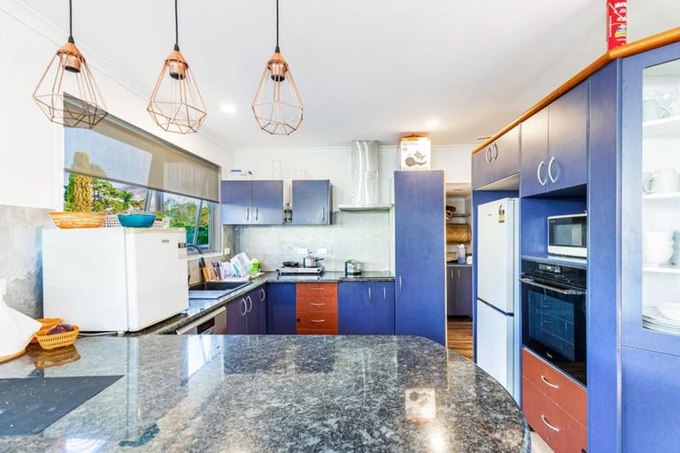 Photo of property in 28 Vina Place, Massey, Auckland, 0614