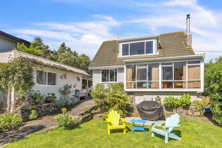 Photo of property in 127 Renown Road, Raumati South, Paraparaumu, 5032