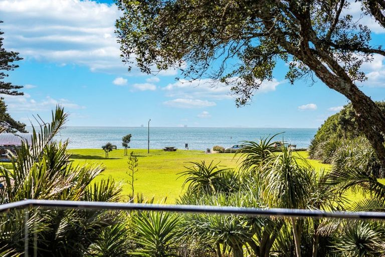 Photo of property in 47 Masterton Road, Rothesay Bay, Auckland, 0630