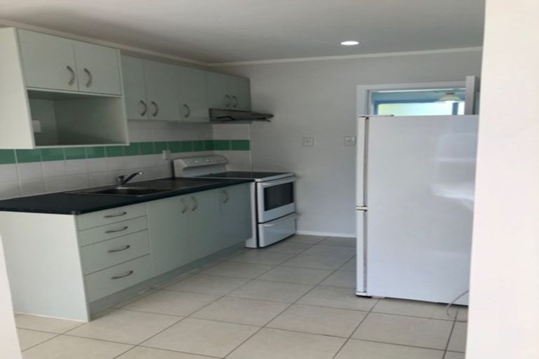 Photo of property in 4/15 Gladstone Road, Northcote, Auckland, 0627