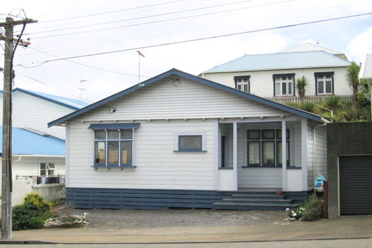 Photo of property in 14 Dee Street, Island Bay, Wellington, 6023