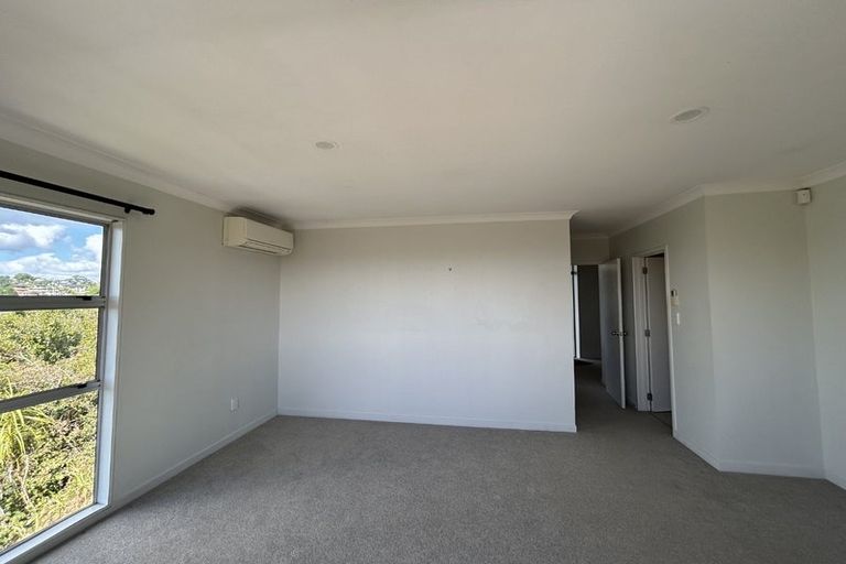Photo of property in 7 Shearwater Rise, Rothesay Bay, Auckland, 0630