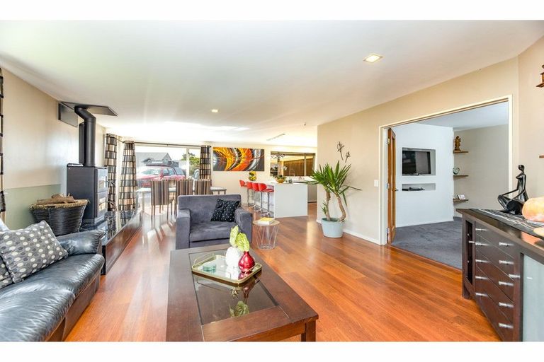 Photo of property in 49 Orlando Crescent, Waimairi Beach, Christchurch, 8083