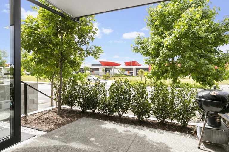 Photo of property in 2/7 Uku Lane, Hobsonville, Auckland, 0616