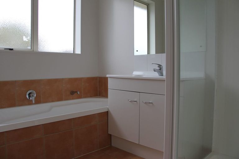 Photo of property in 28 Les Marston Place, Pukekohe, 2120