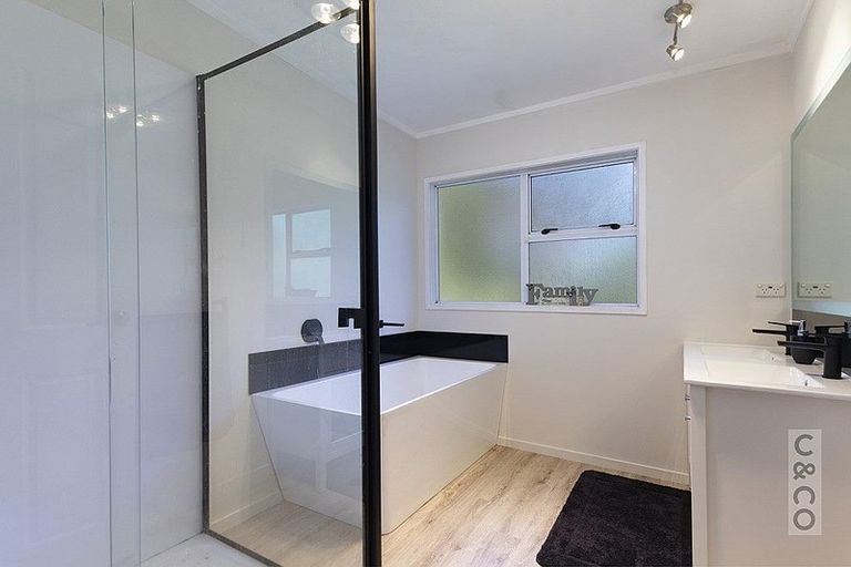 Photo of property in 2246 State Highway 16, Helensville, 0875