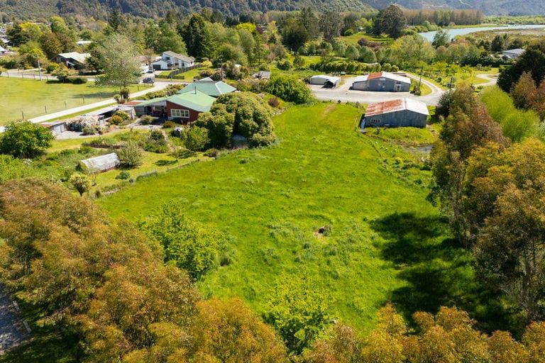 Photo of property in 28 Grey Street, Murchison, 7007