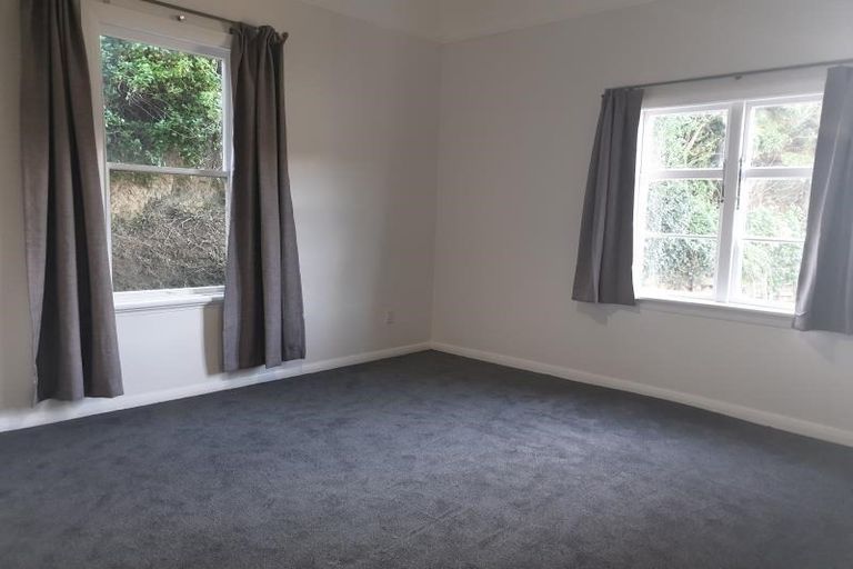 Photo of property in 32 Severn Street, Island Bay, Wellington, 6023