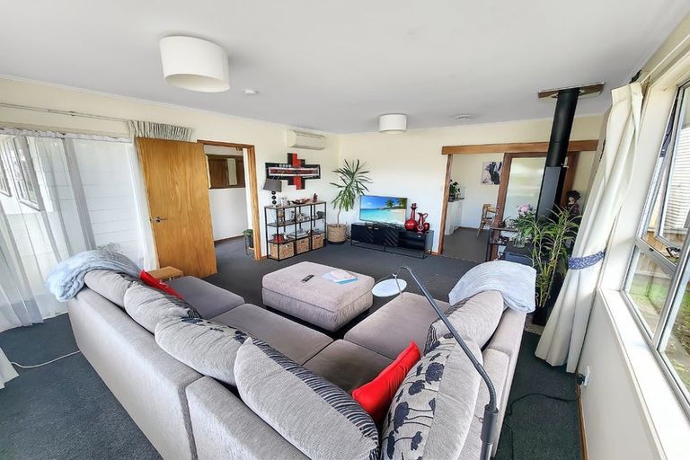 Photo of property in 1/5 Kerria Place, Sunnynook, Auckland, 0620