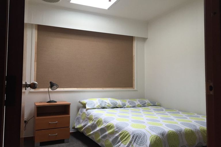 Photo of property in 5 Don Croot Street, Morningside, Auckland, 1021