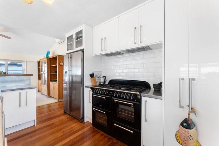 Photo of property in 15 Jaemont Avenue, Te Atatu South, Auckland, 0610