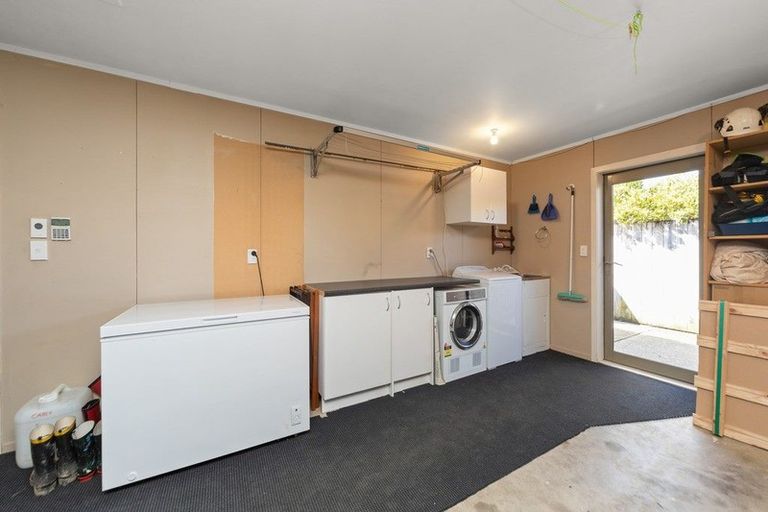 Photo of property in 44 Roberts Line, Kelvin Grove, Palmerston North, 4414