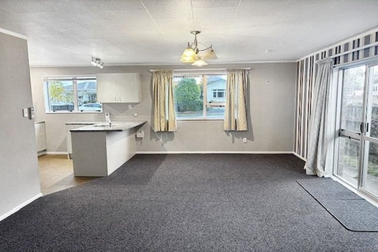 Photo of property in 8a Seddon Street, Dannevirke, 4930