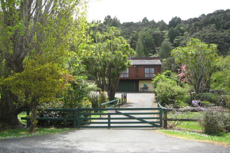 Photo of property in 111 Te Henga Road, Waitakere, Henderson, 0781