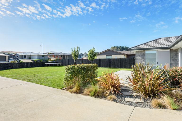Photo of property in 216 Ballintoy Park Drive, Welcome Bay, Tauranga, 3175