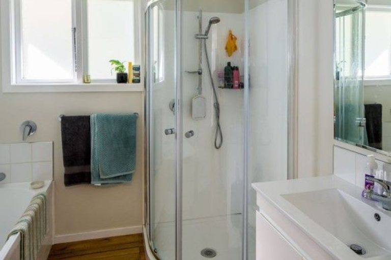 Photo of property in 26 Kiriwai Road, Paremata, Porirua, 5024