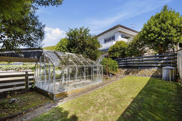 Photo of property in 3 Saint Hildas Glade, Tawa, Wellington, 5028