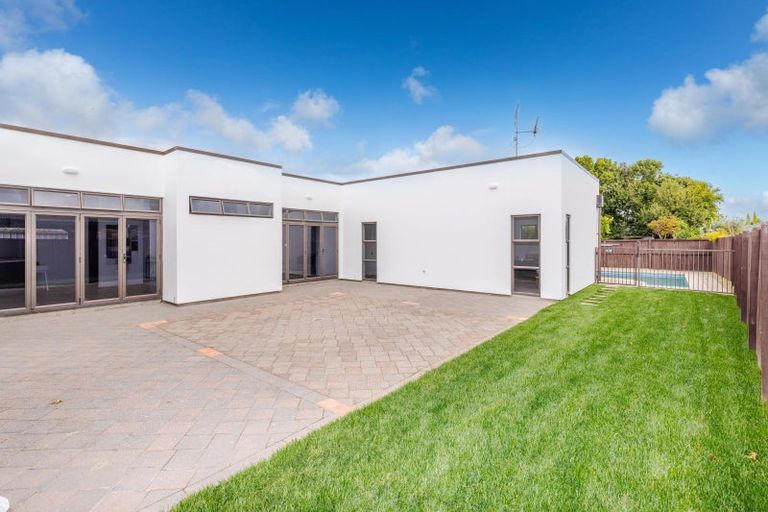 Photo of property in 17 Chesterfield Place, Rototuna, Hamilton, 3210