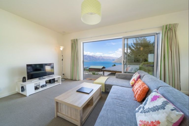 Photo of property in 129a Wynyard Crescent, Fernhill, Queenstown, 9300