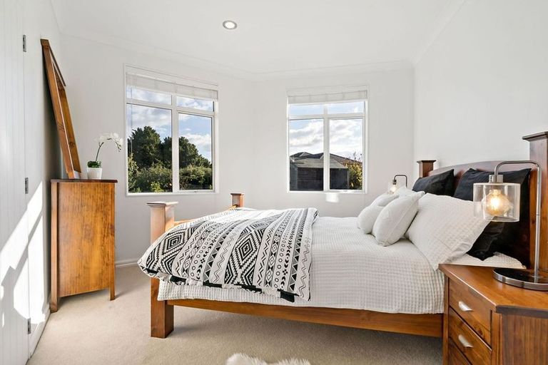 Photo of property in 16 Michael Bosher Way, Flat Bush, Auckland, 2019
