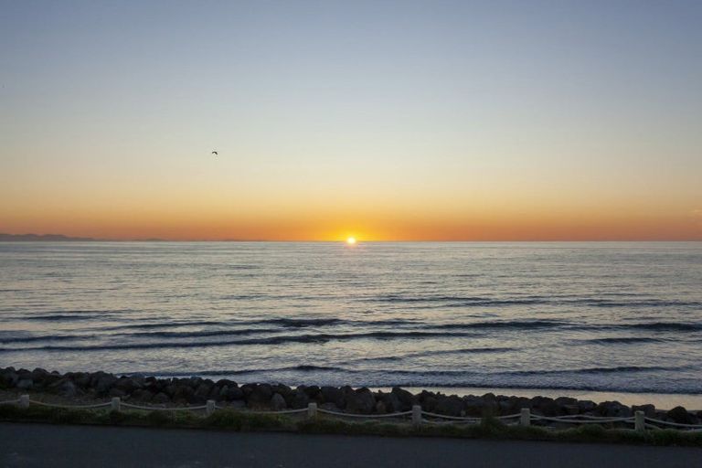Photo of property in 52 The Parade, Paekakariki, 5034