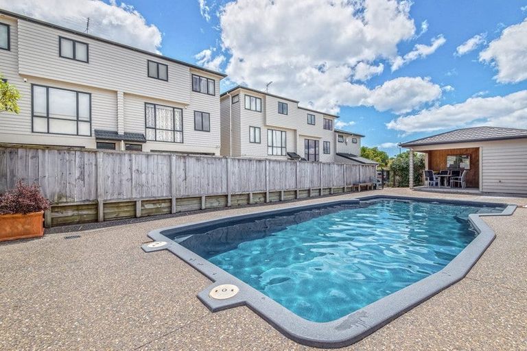 Photo of property in 20/22 Northcross Drive, Oteha, Auckland, 0632