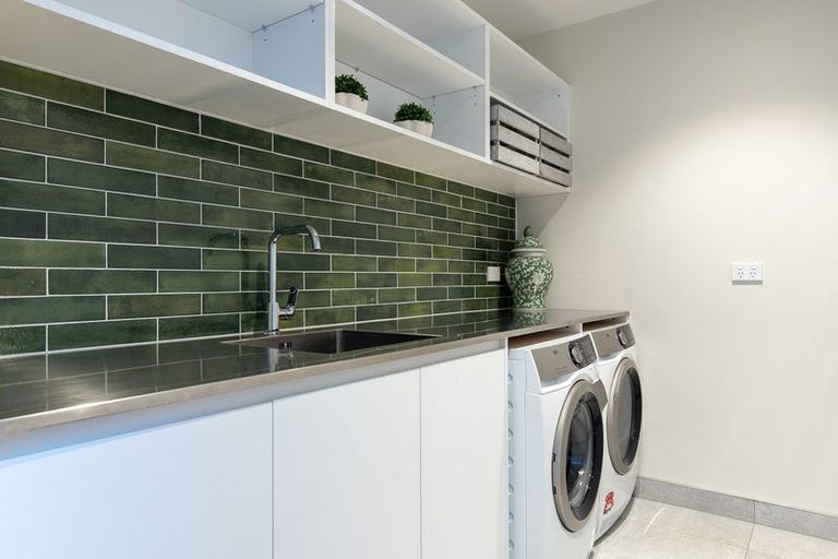 Photo of property in 18 Lookout Drive, Mount Creighton, Queenstown, 9371