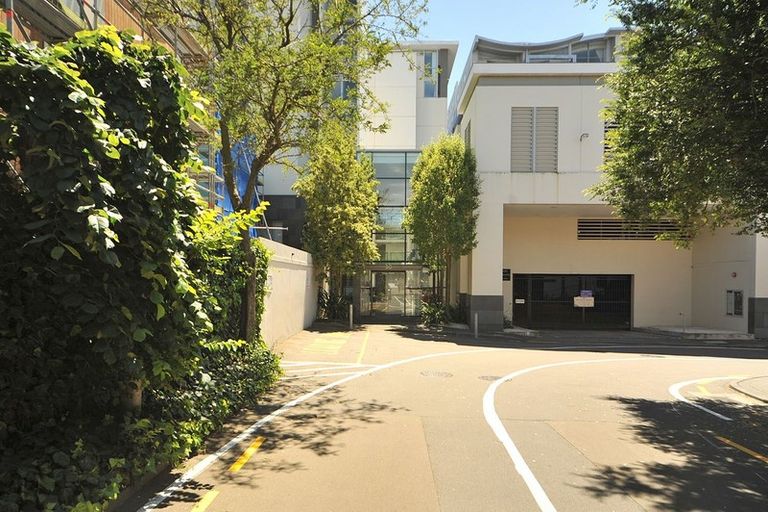 Photo of property in Sanctum Apartment, 10 Ebor Street, Te Aro, Wellington, 6011