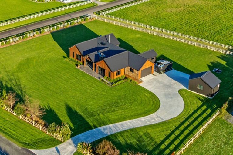 Photo of property in 2 Pheasant Lane, Aokautere, 4471