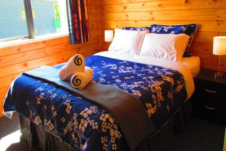 Photo of property in 2 Muriwai Drive, Manapouri, 9679