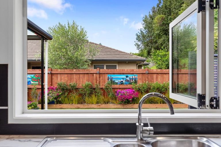 Photo of property in 69 Bathurst Crescent, Pyes Pa, Tauranga, 3112