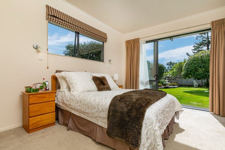 Photo of property in 9 Maryann Place, Greenhithe, Auckland, 0632
