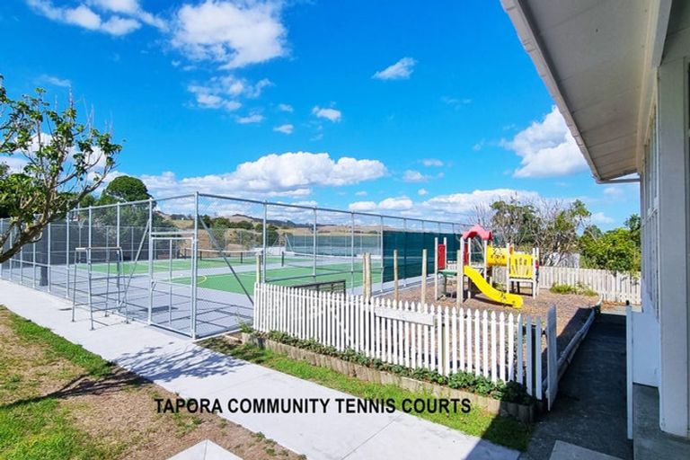 Photo of property in 14 Journeys End, Tapora, 0977