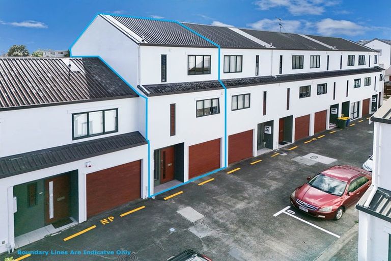 Photo of property in Lynn Park Terrace, 7/12 Ambrico Place, New Lynn, Auckland, 0600