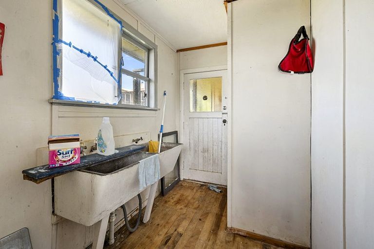 Photo of property in 77 Mould Street, Waitara, 4320