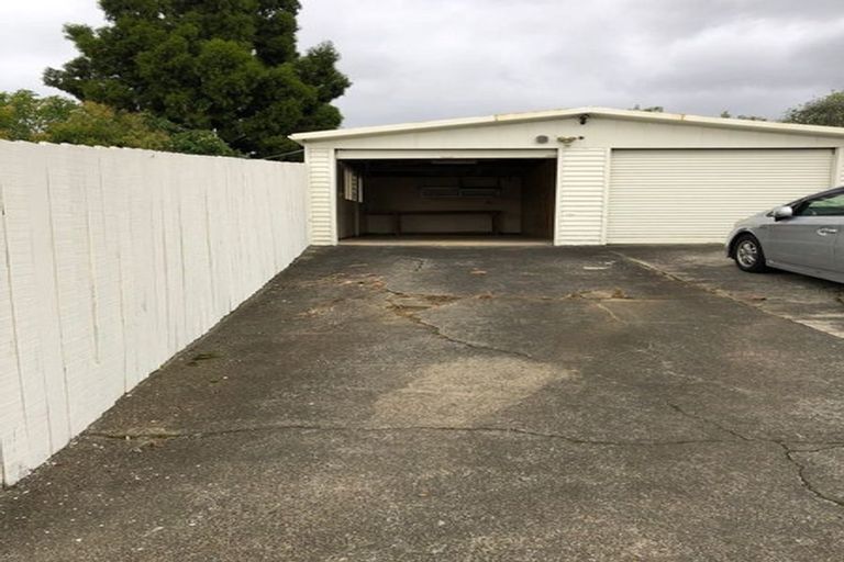 Photo of property in 42 Pisces Road, Glen Eden, Auckland, 0602