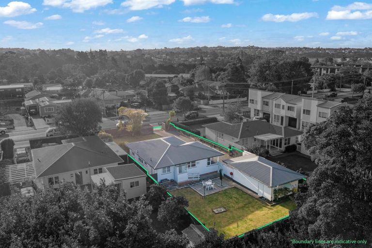 Photo of property in 84 Matipo Road, Te Atatu Peninsula, Auckland, 0610