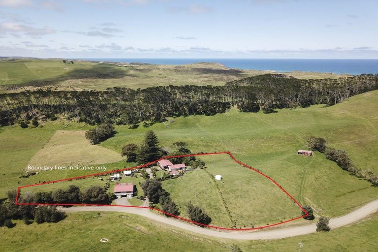 Photo of property in 476 Rehutai Road, Baylys Beach, Dargaville, 0377