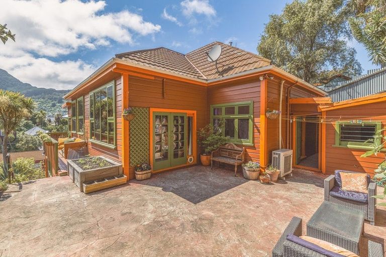 Photo of property in 13 Hawkhurst Road, Lyttelton, 8082